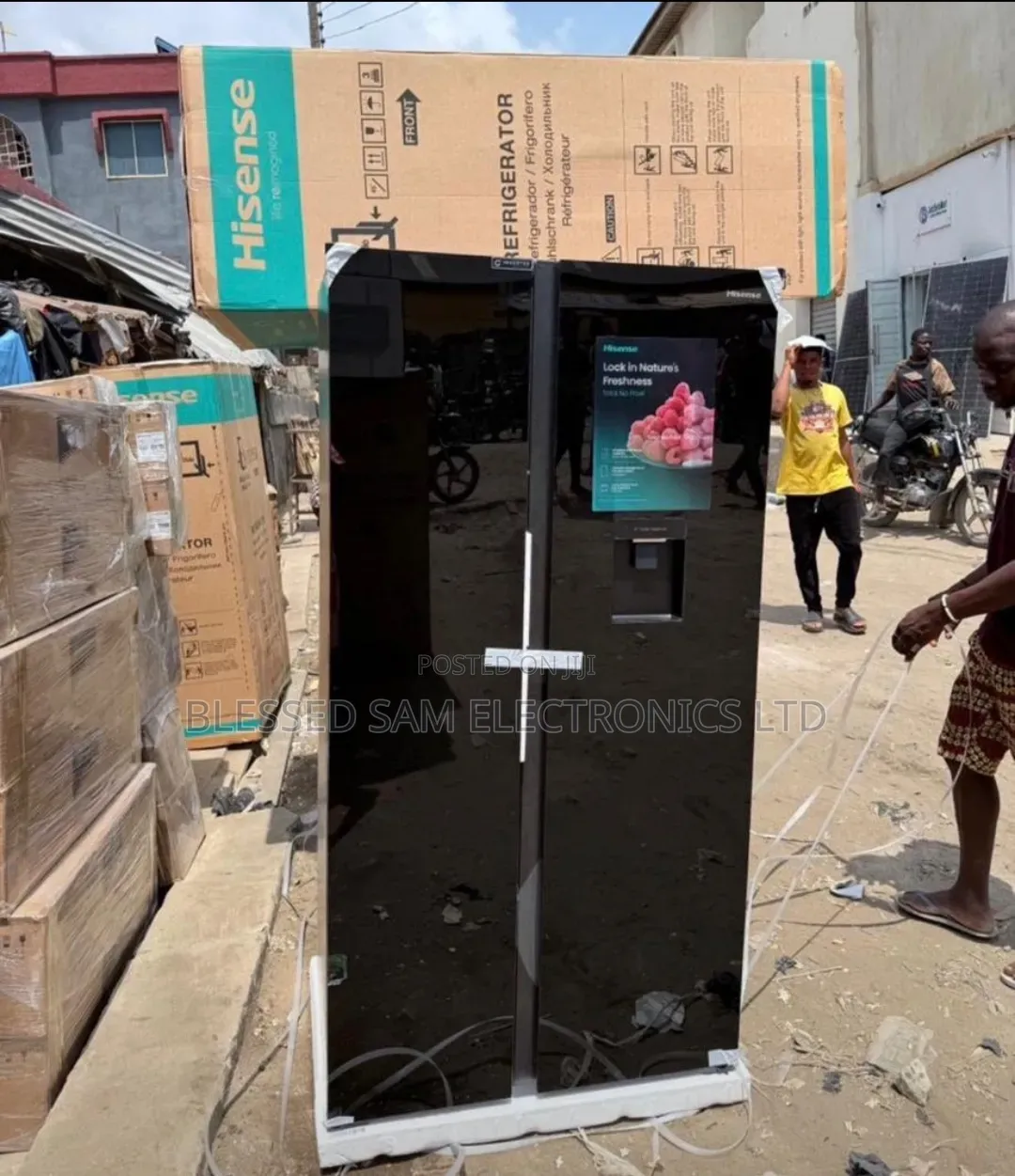 Hisense Said by Said 529 L Inverter Fridge ( Mirror Black ) Dispenser