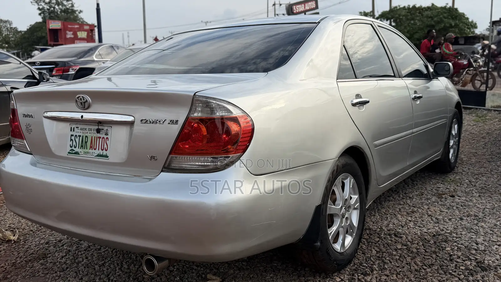 Toyota Camry XLE V6 4dr Sedan (3.0L 6cyl 5A) 2006 Silver