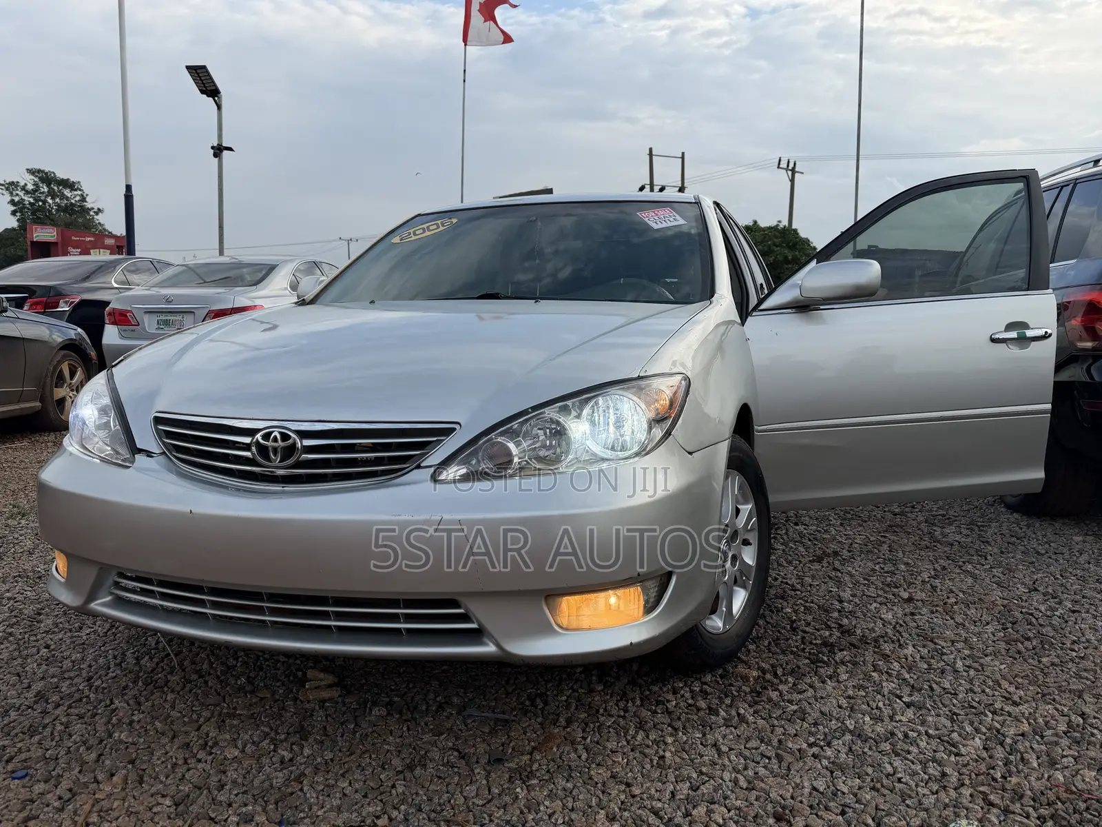 Toyota Camry XLE V6 4dr Sedan (3.0L 6cyl 5A) 2006 Silver