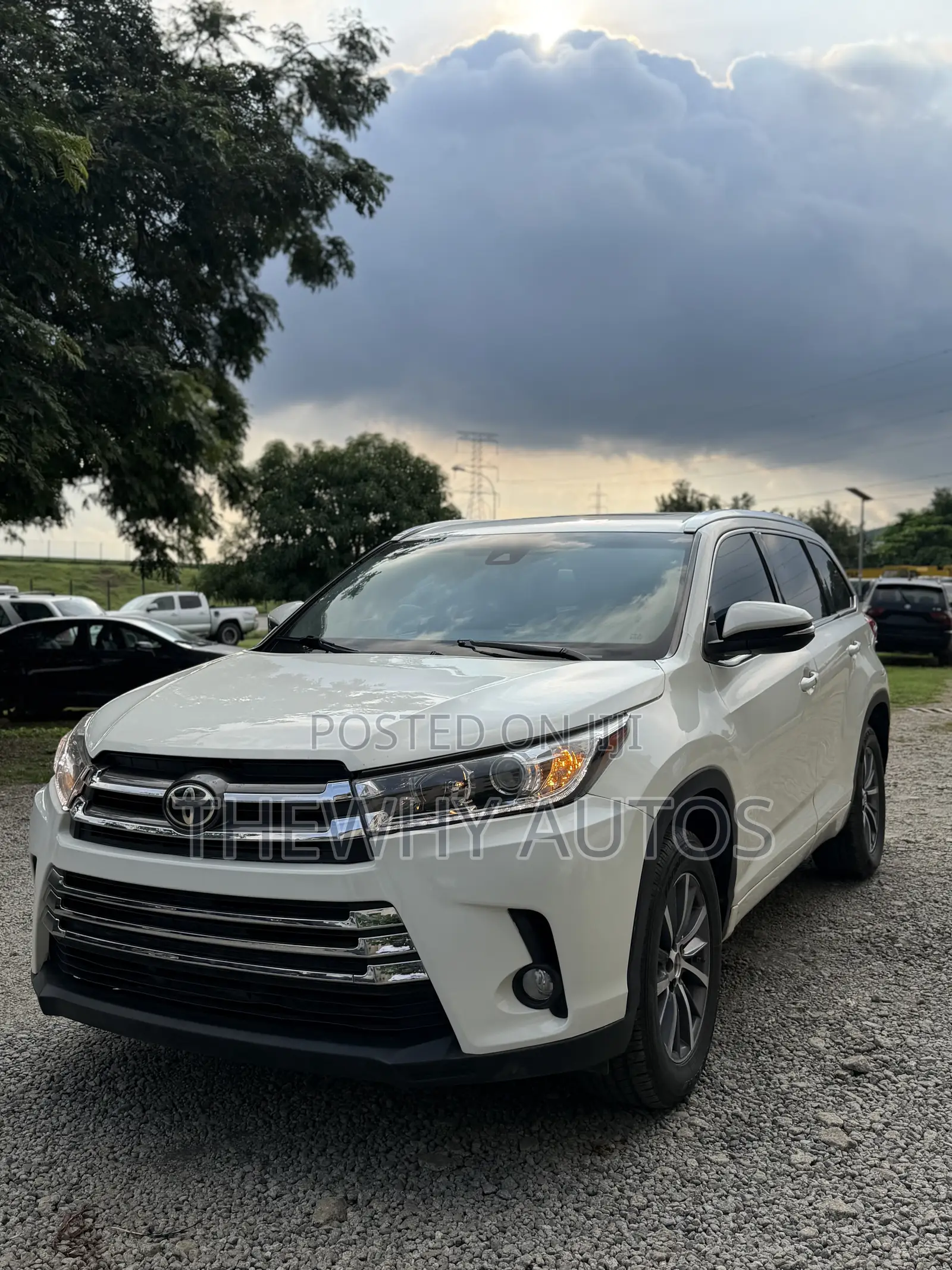 Toyota Highlander XLE 4x2 V6 (3.5L 6cyl 8A) 2017 White