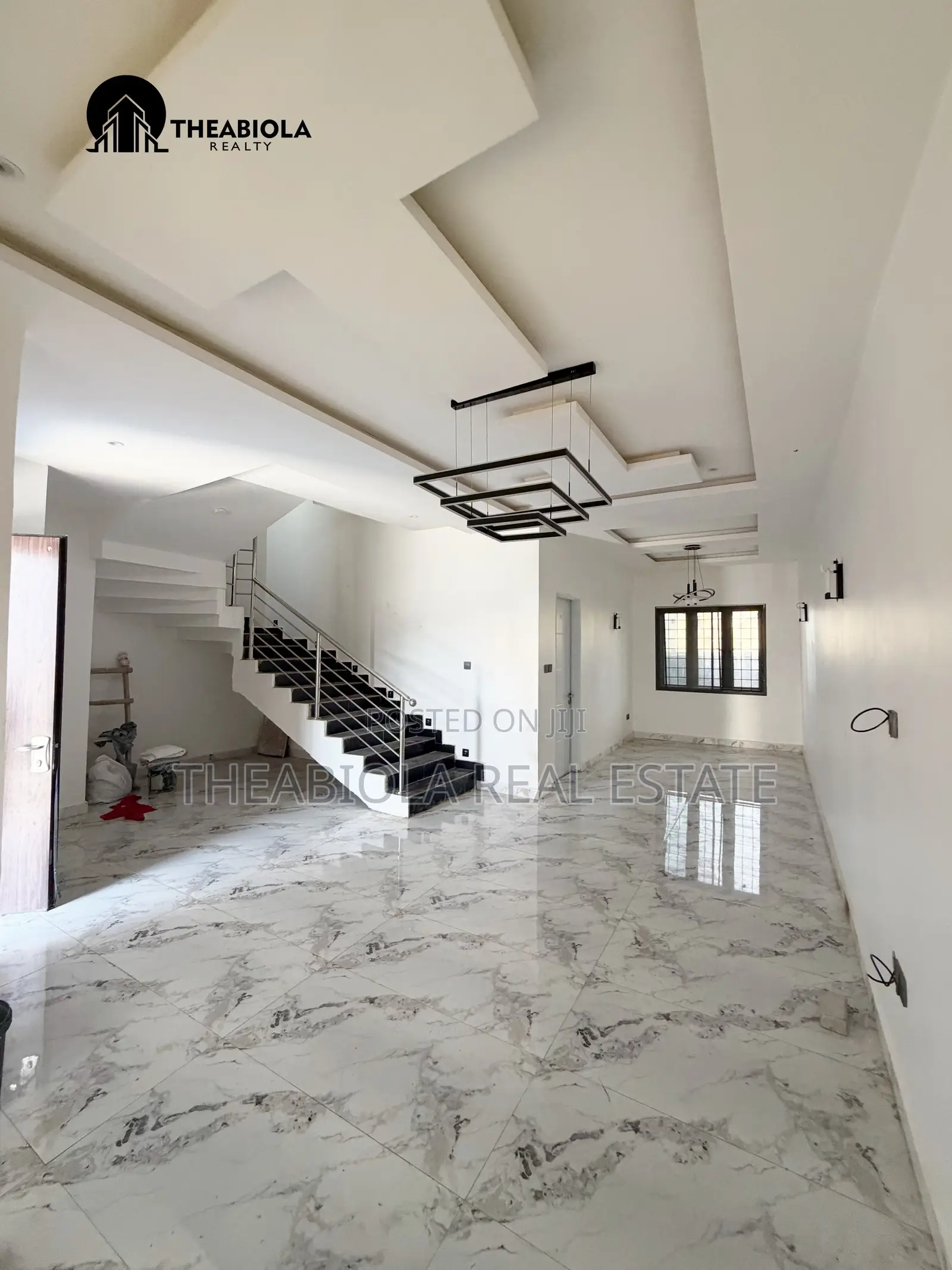4bdrm Townhouse/Terrace in Guzape, Abuja for sale