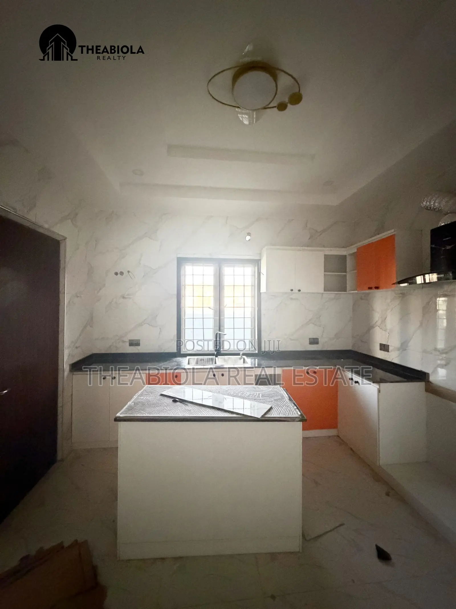 4bdrm Townhouse/Terrace in Guzape, Abuja for sale
