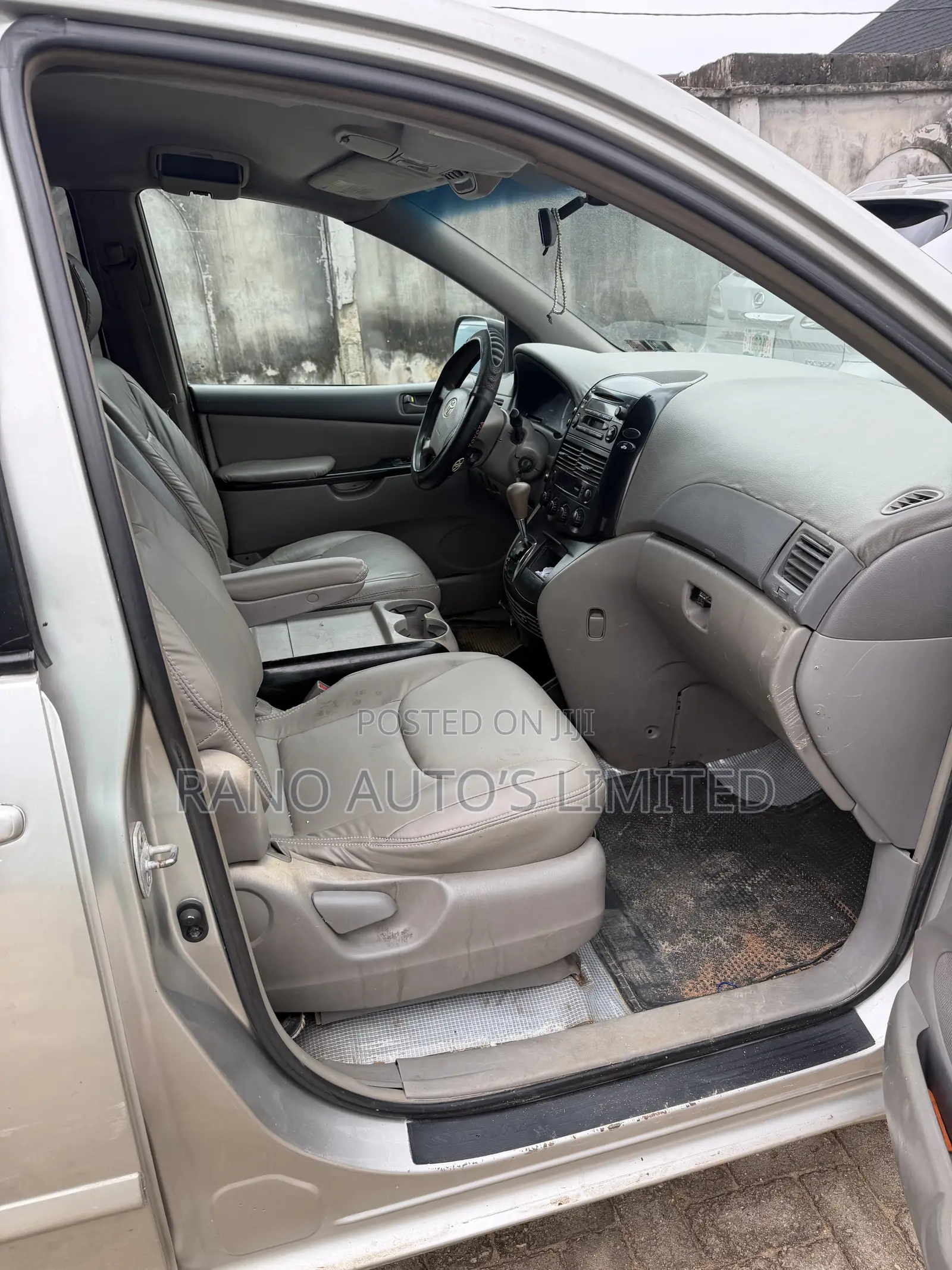 Toyota Sienna LE AWD 2005 Gold