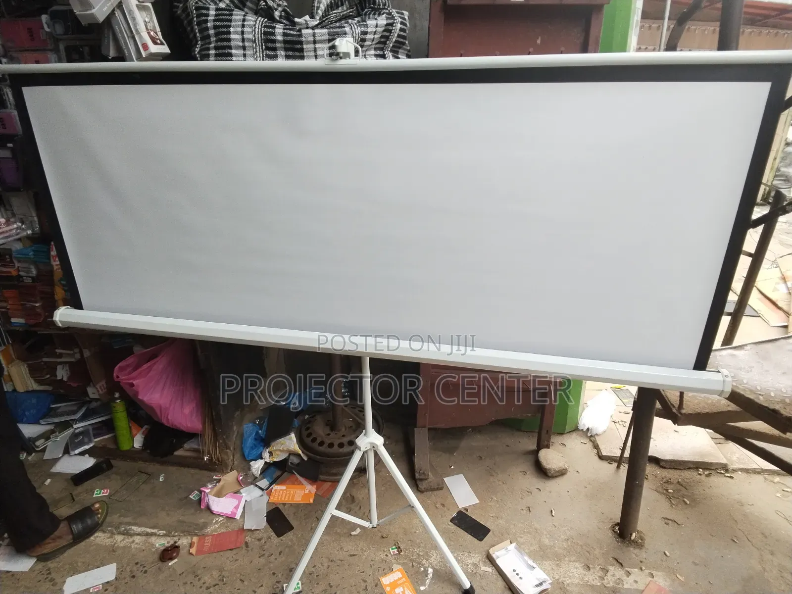 72 X 72 Tripod Projector Screen (Used)