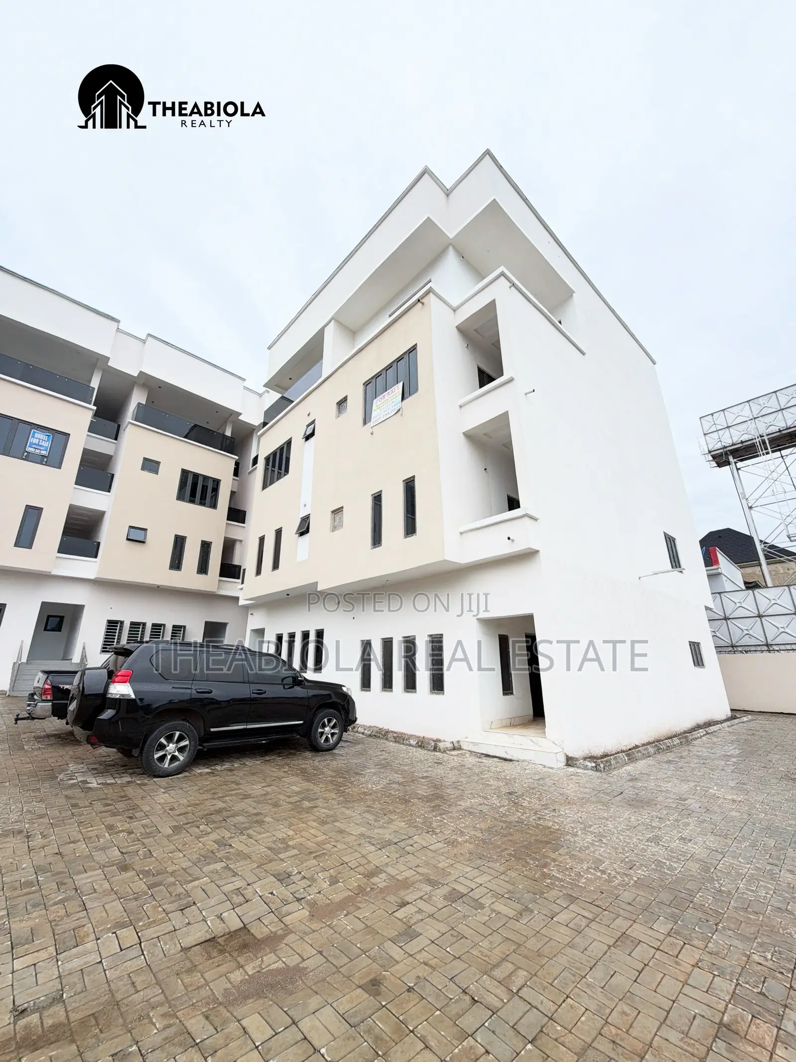 5bdrm Townhouse/Terrace in Guzape, Abuja for sale
