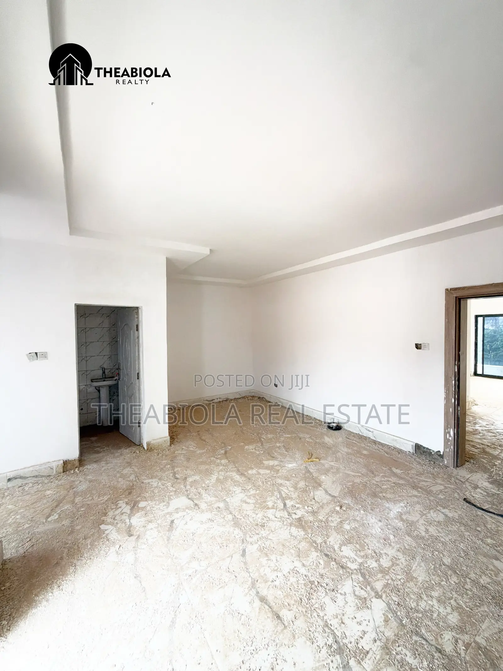 5bdrm Townhouse/Terrace in Guzape, Abuja for sale