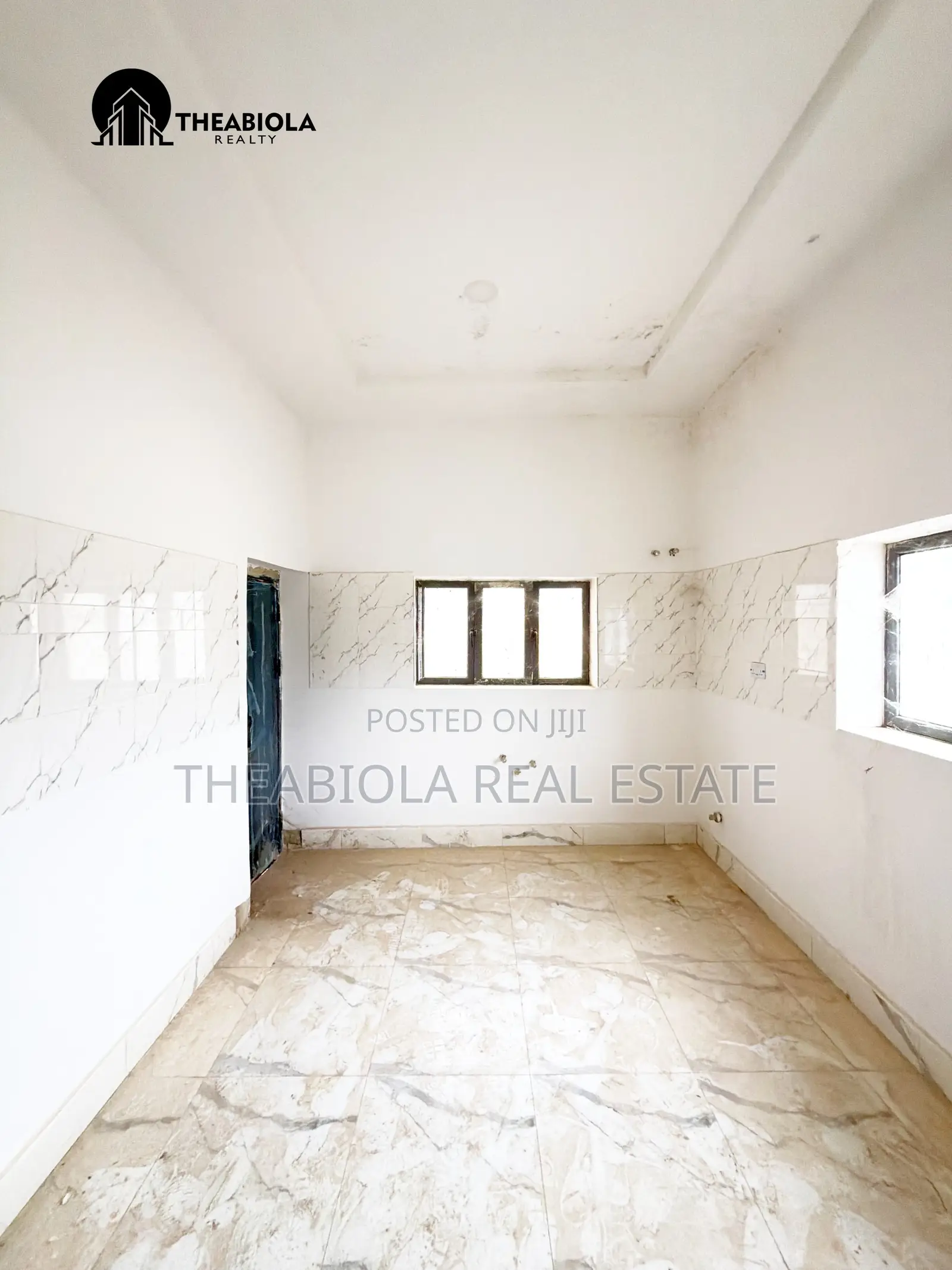 5bdrm Townhouse/Terrace in Guzape, Abuja for sale