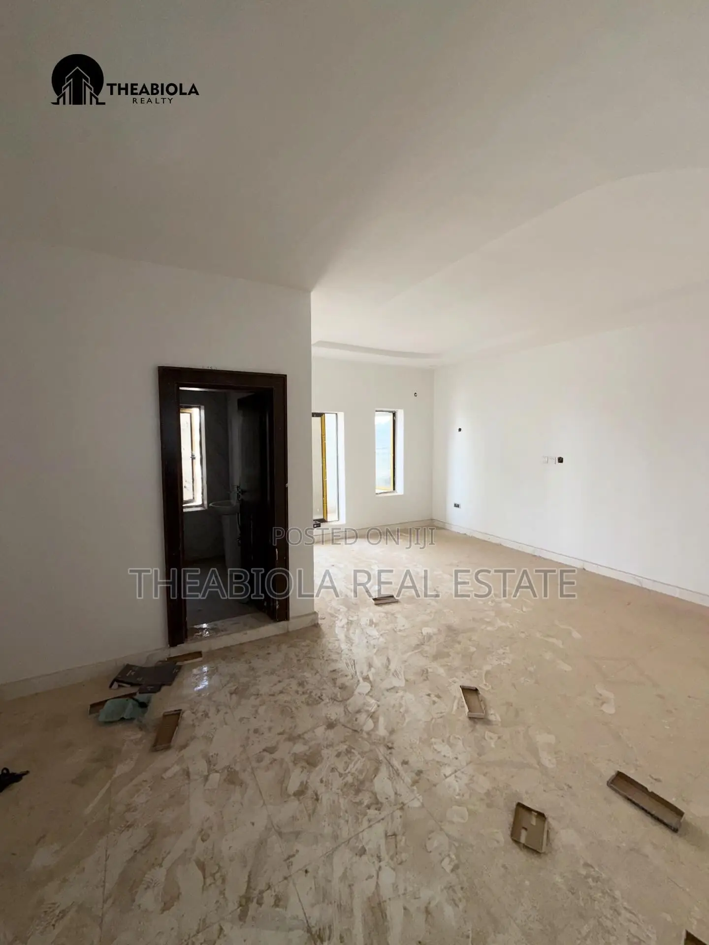 4bdrm Townhouse / Terrace in Garki Old Cbn for rent
