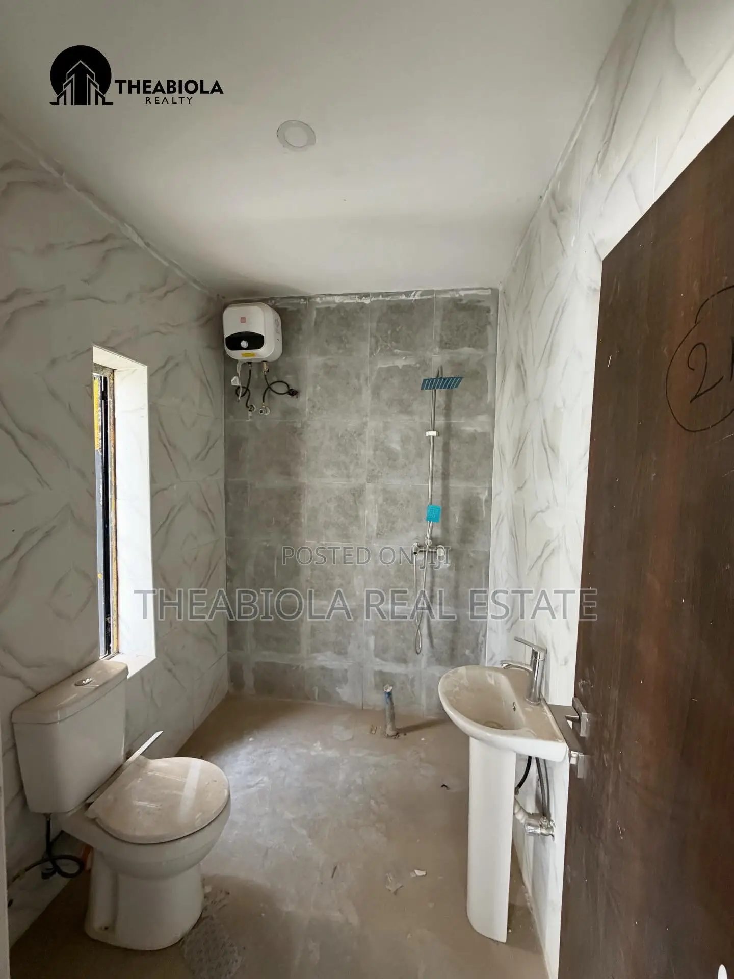 4bdrm Townhouse / Terrace in Garki Old Cbn for rent