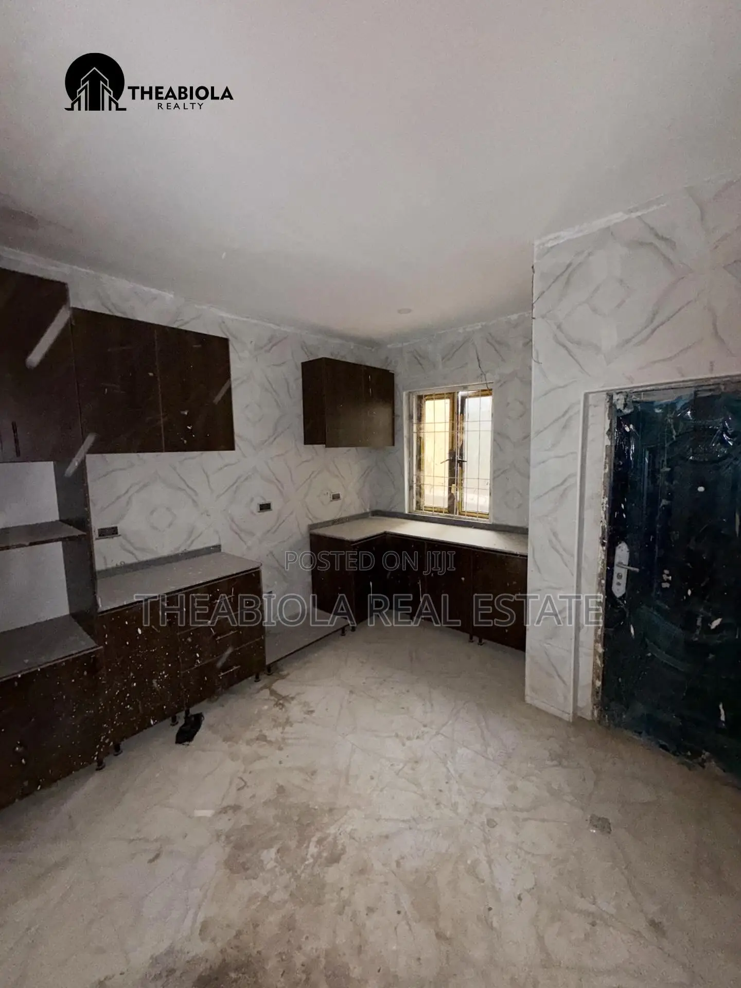 4bdrm Townhouse / Terrace in Garki Old Cbn for rent
