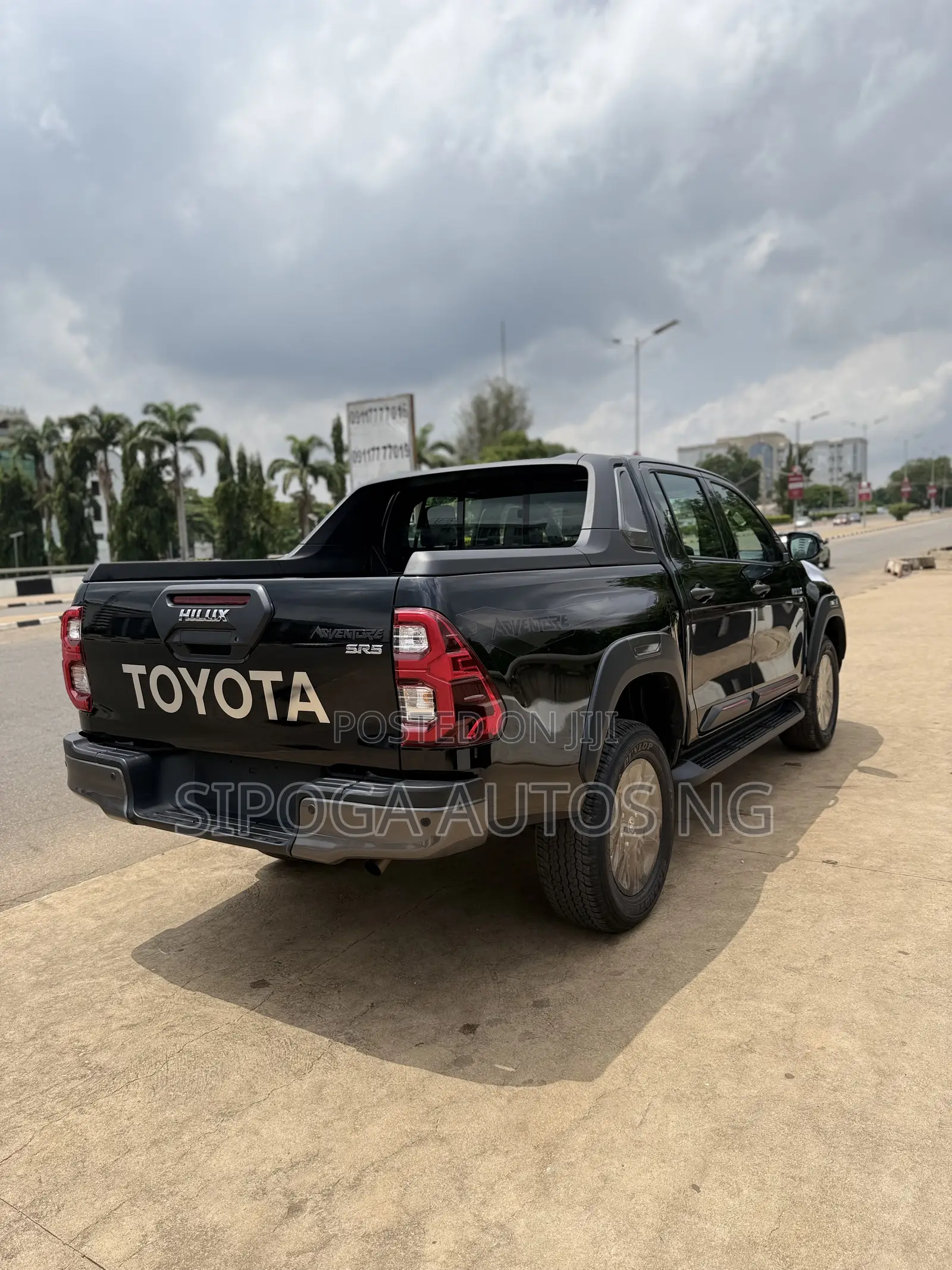 New Toyota Hilux 2025 Black