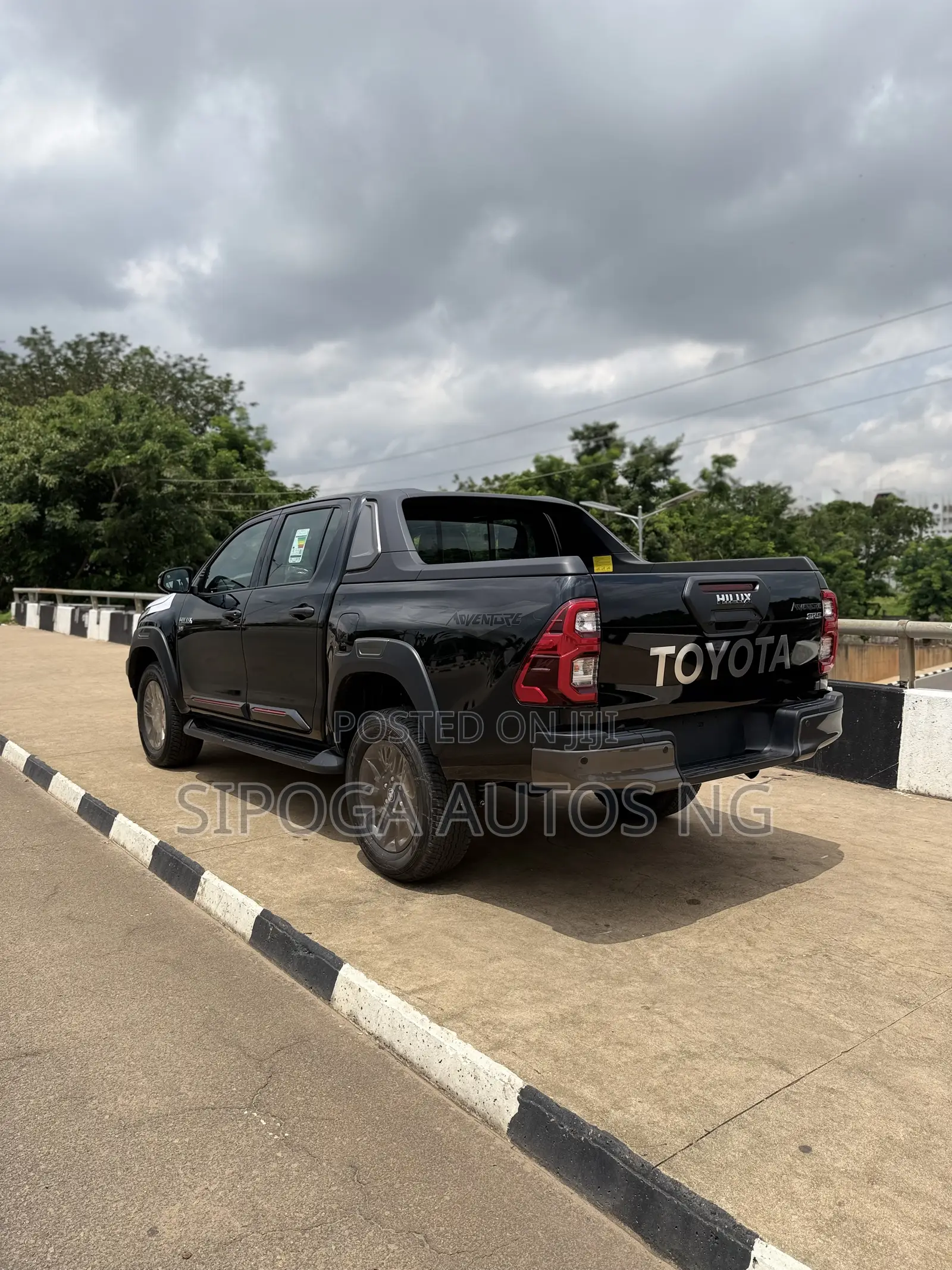 New Toyota Hilux 2025 Black