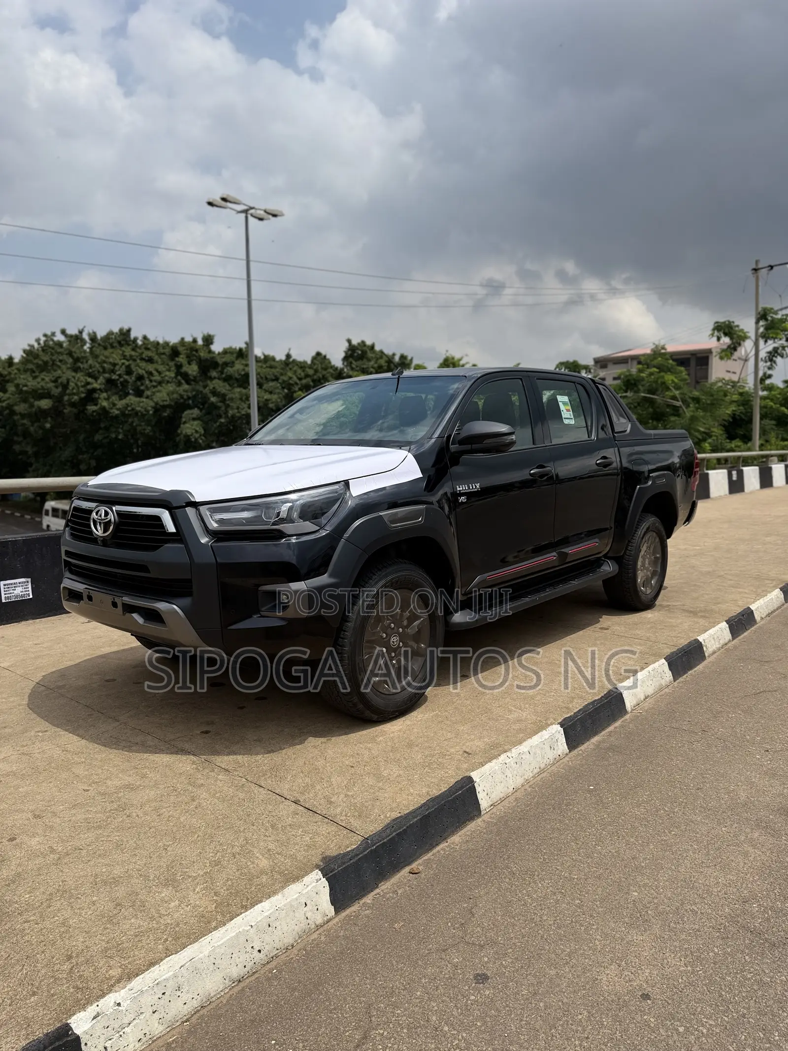 New Toyota Hilux 2025 Black