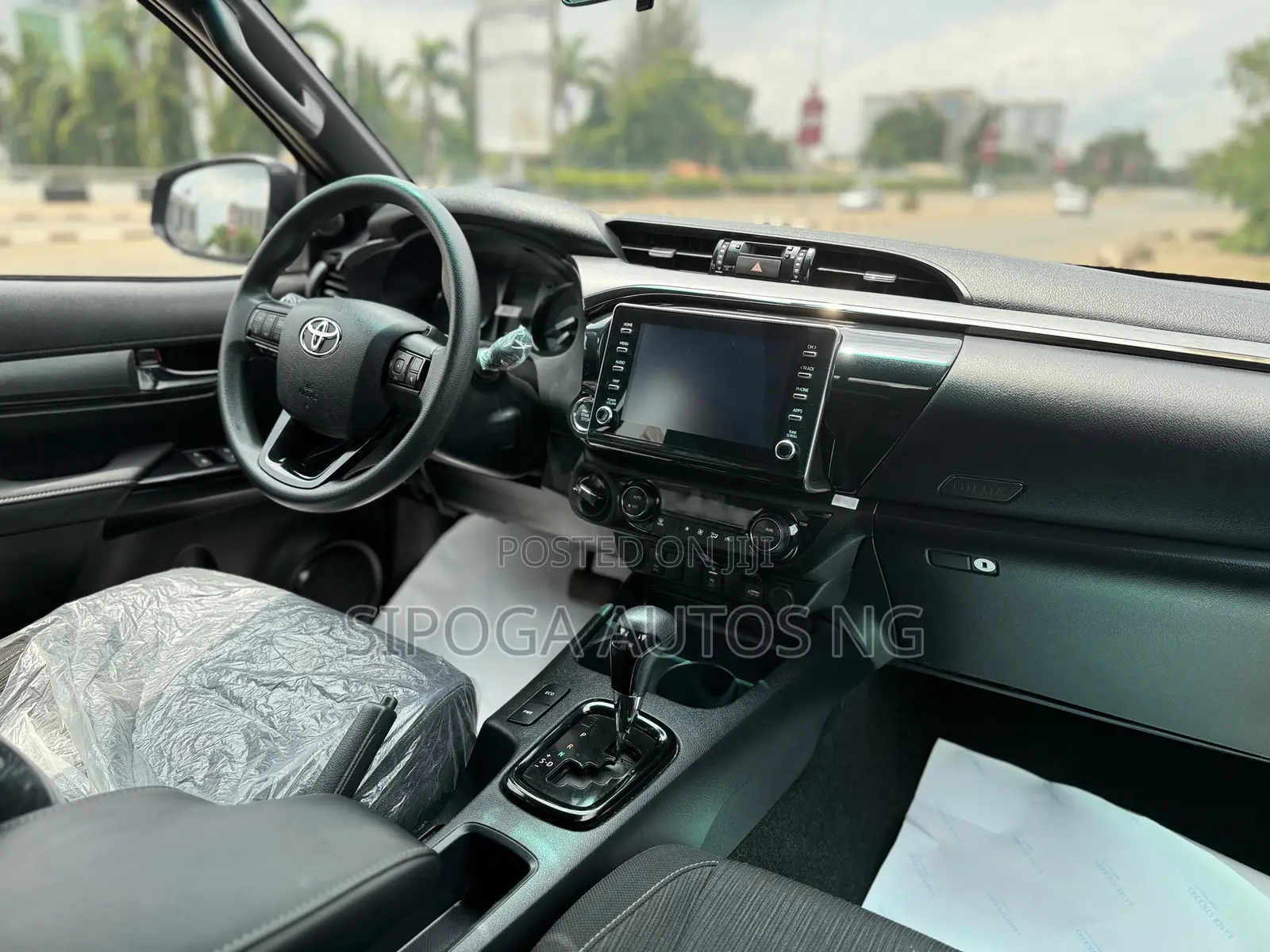 New Toyota Hilux 2025 Black