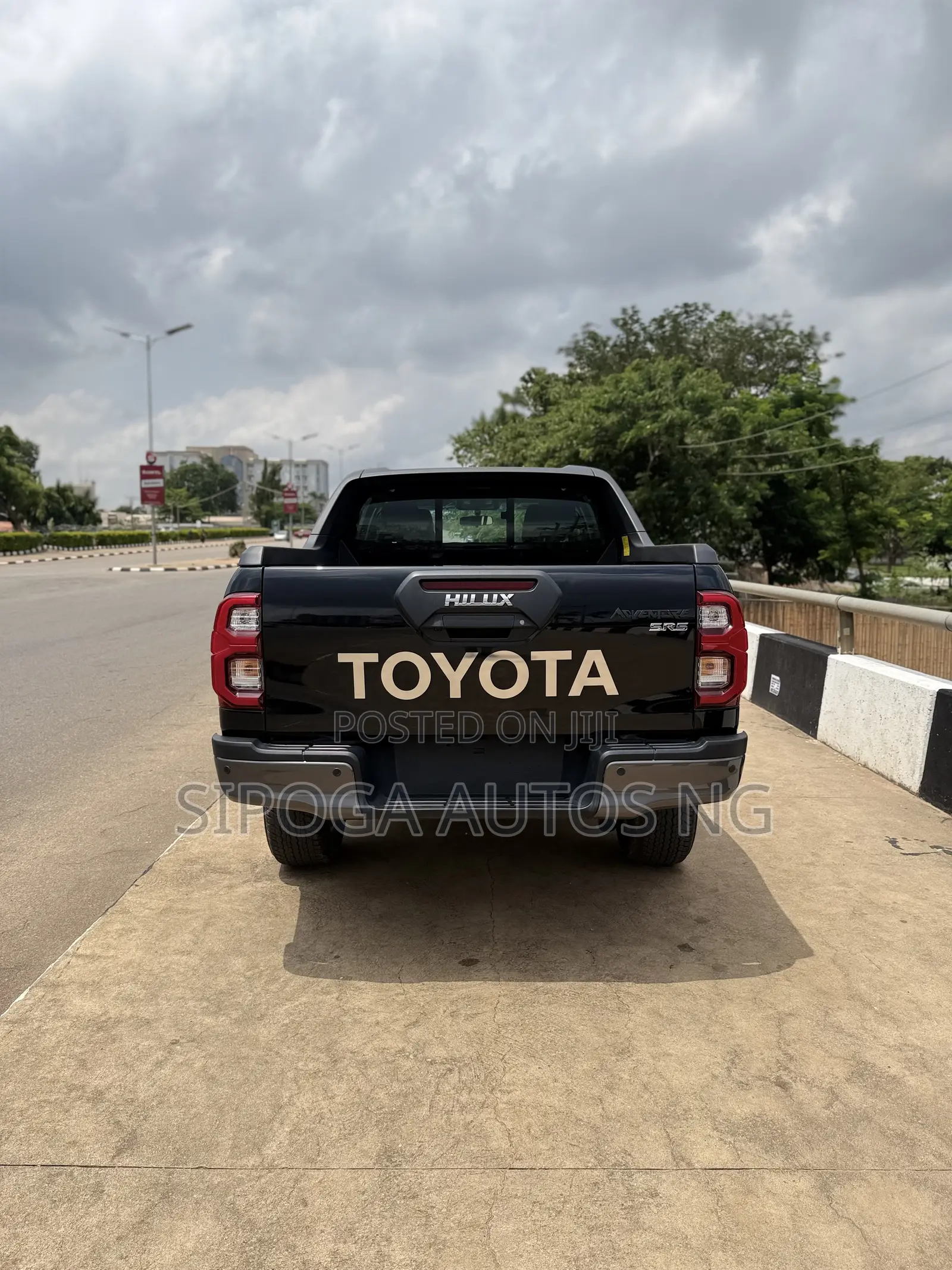 New Toyota Hilux 2025 Black