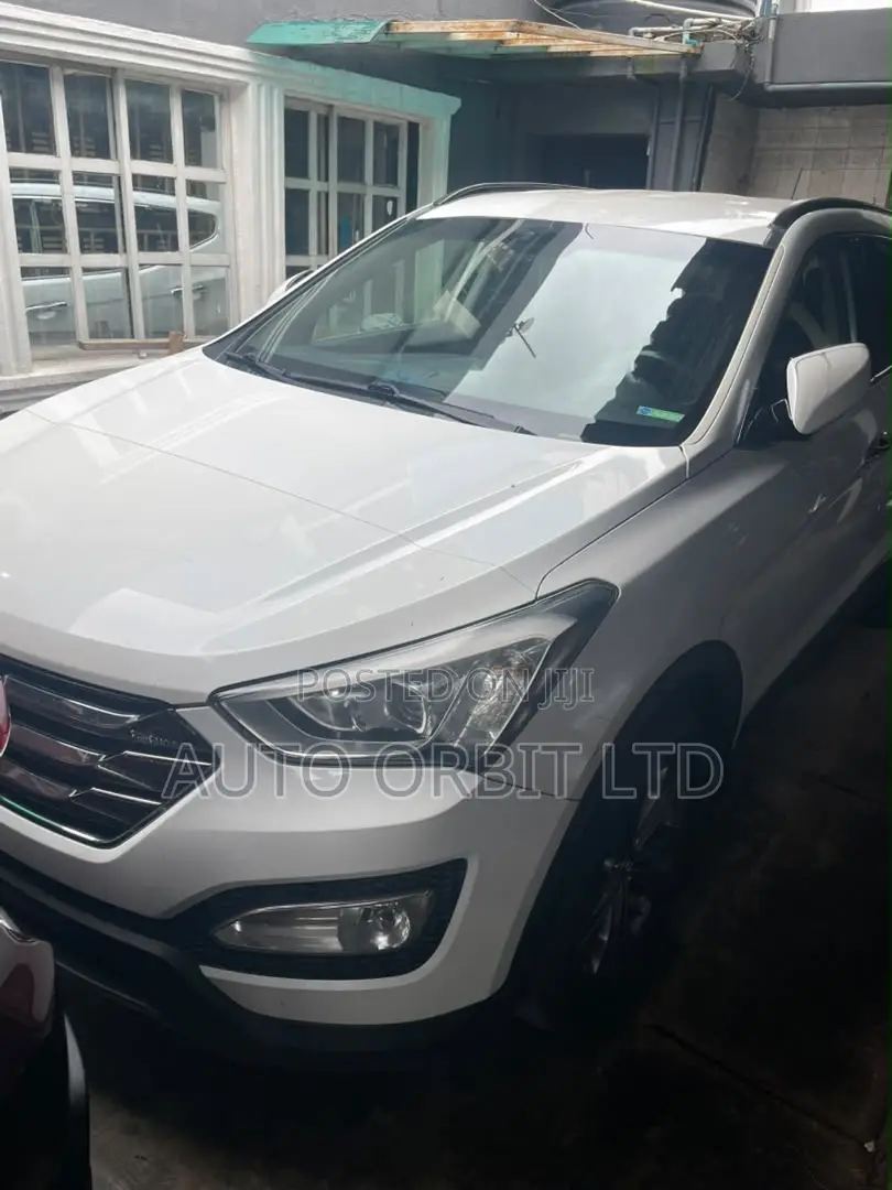 Hyundai Santa Fe SE 2012 White