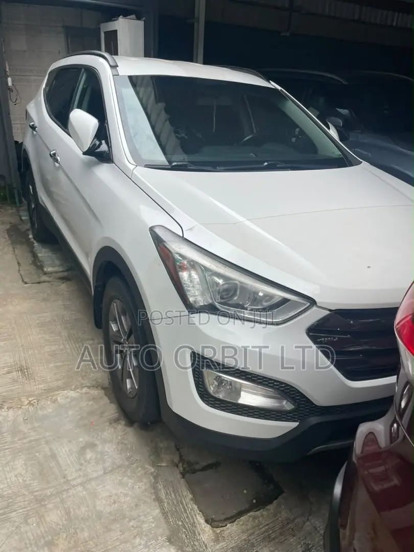 Hyundai Santa Fe SE 2012 White