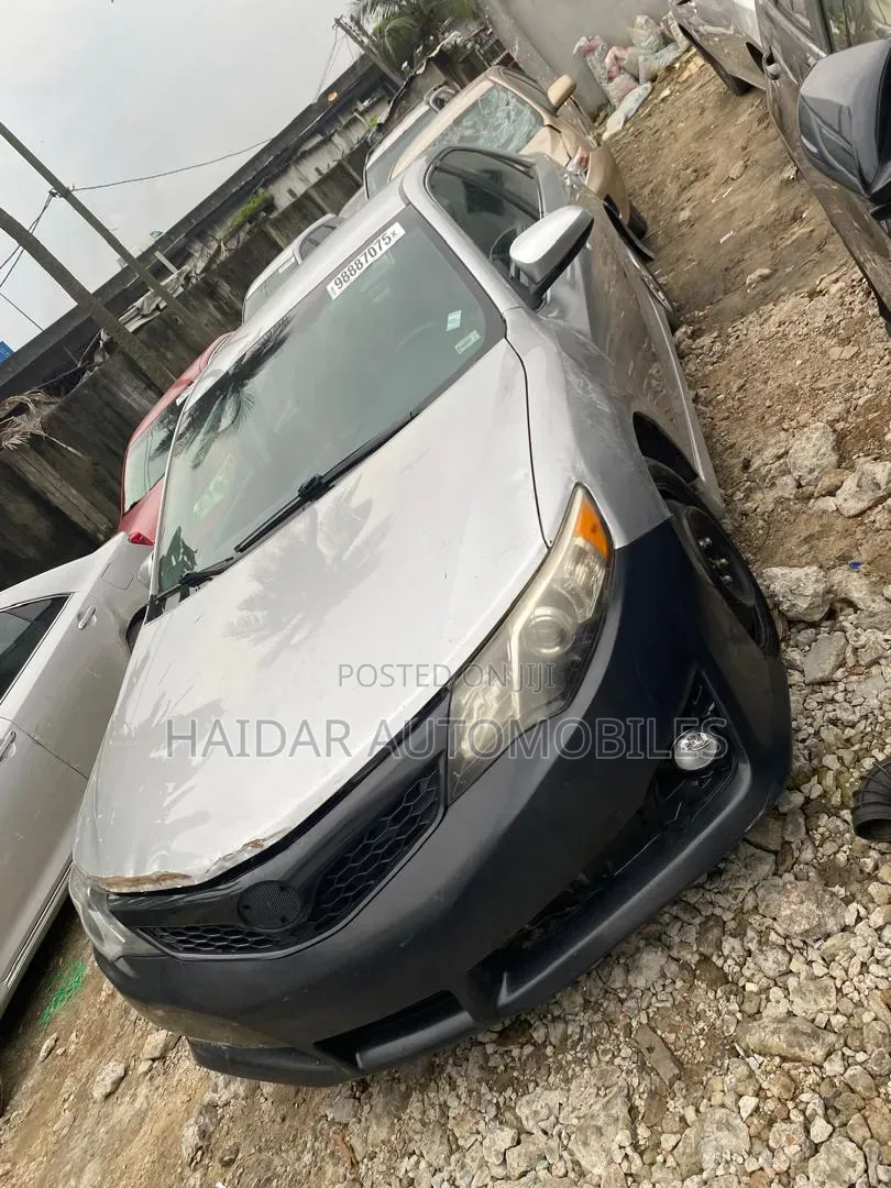 Toyota Camry 2014 Silver