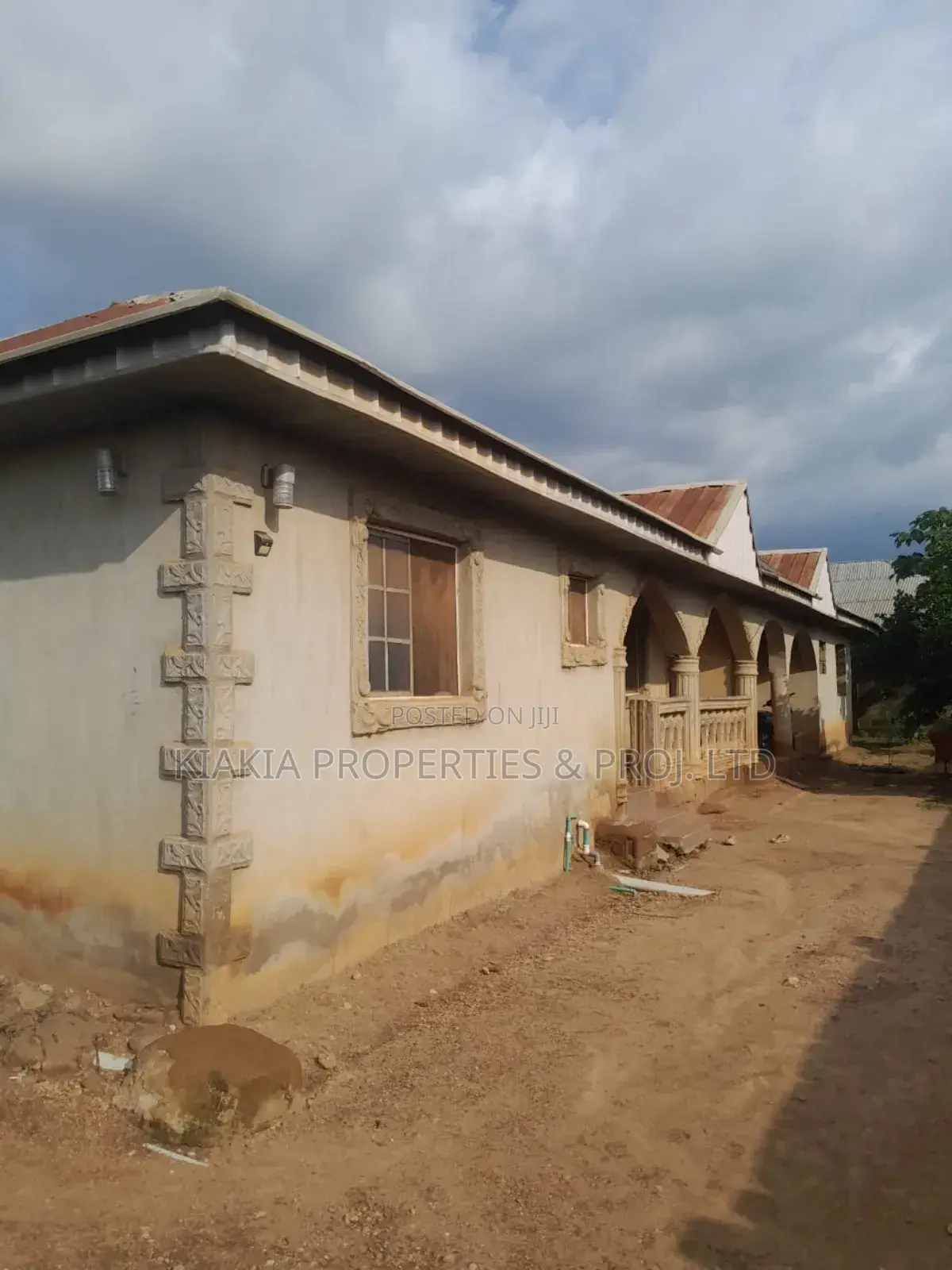 6bdrm Bungalow in Moniya for sale