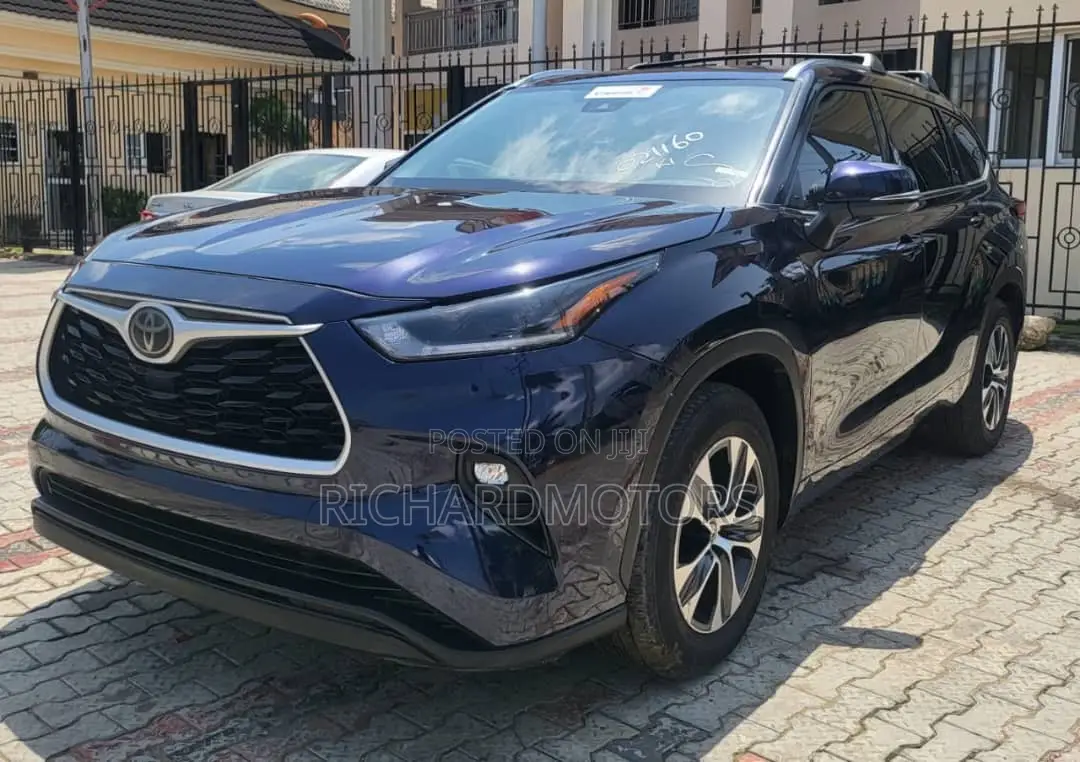 Toyota Highlander XLE AWD 2020 Blue