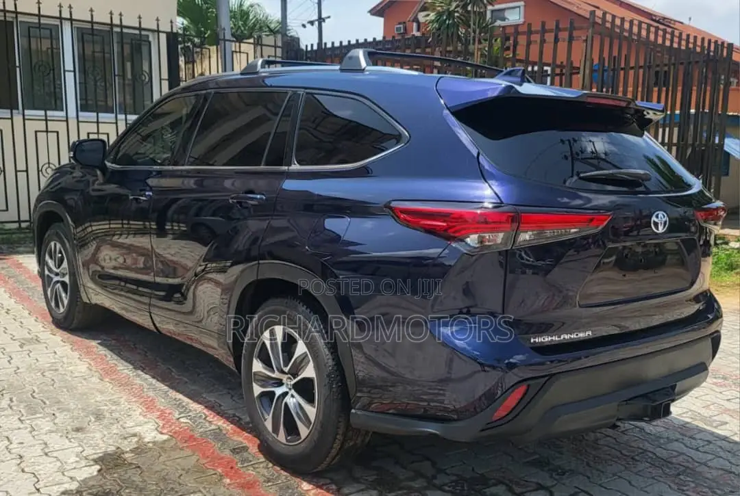 Toyota Highlander XLE AWD 2020 Blue
