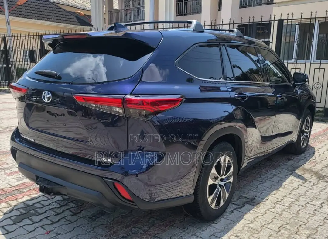 Toyota Highlander XLE AWD 2020 Blue