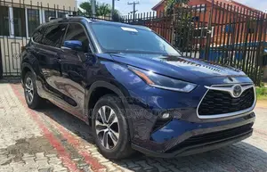 Toyota Highlander XLE 2021 Blue