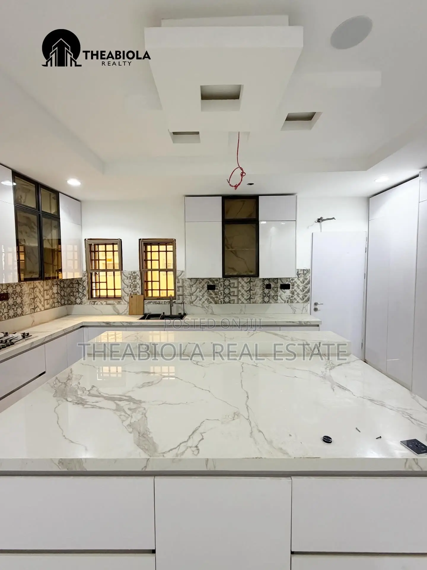 7bdrm Duplex in Guzape, Abuja for sale