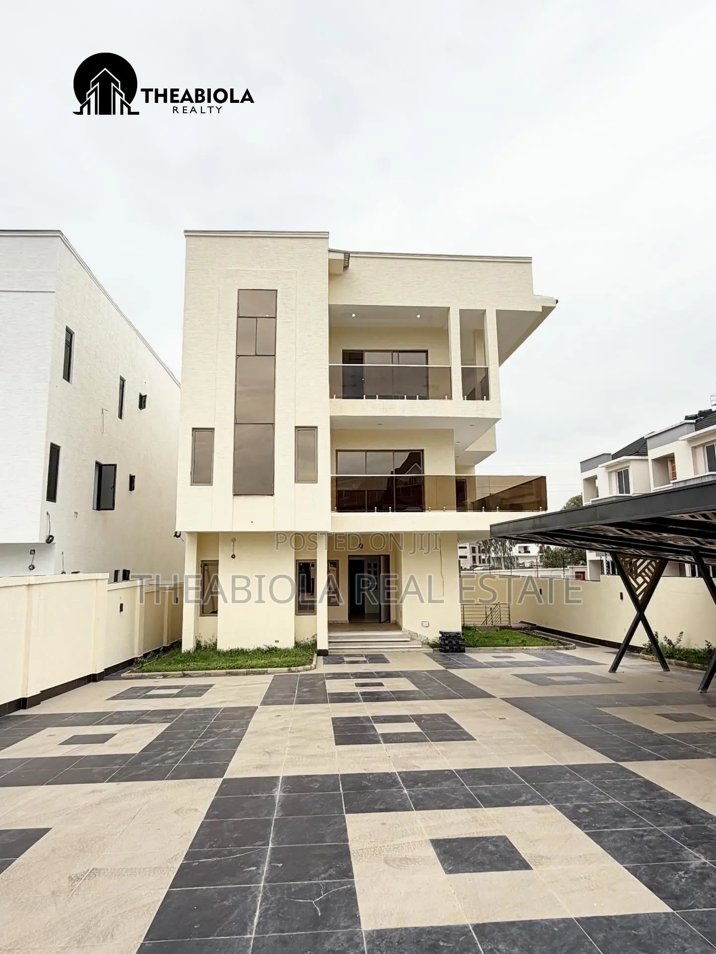 7bdrm Duplex in Guzape, Abuja for sale