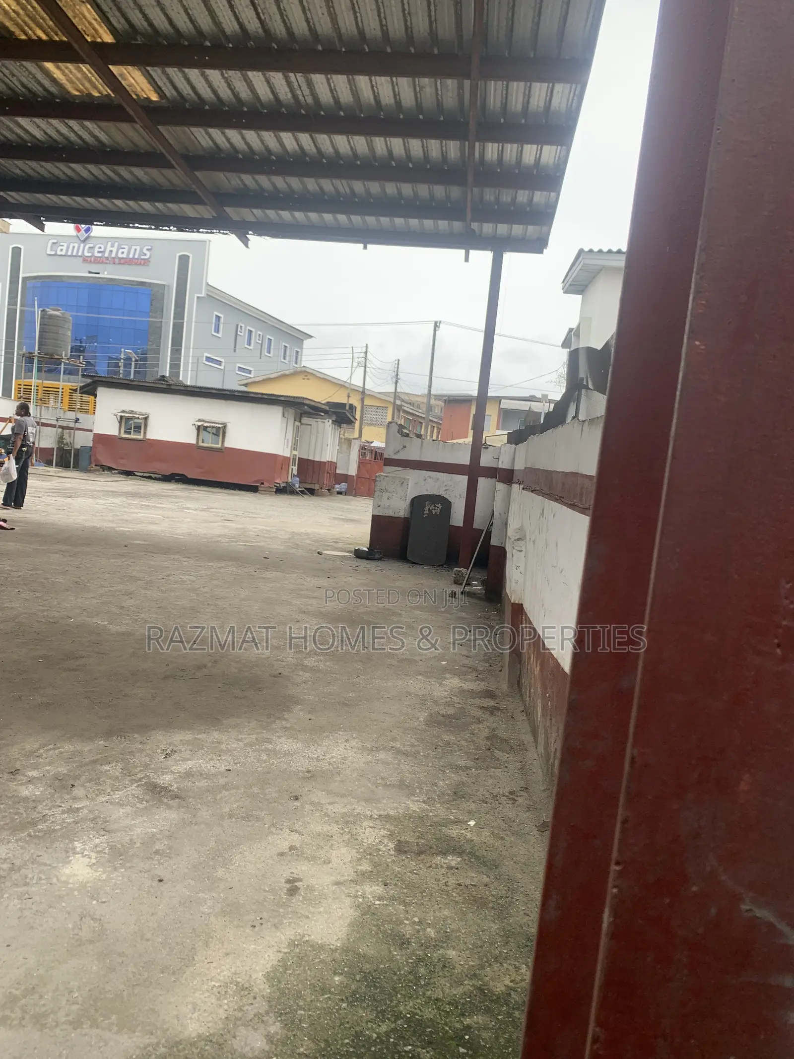 A Massive Open Space on 400sqm for Any Kind of Commercial Purpose