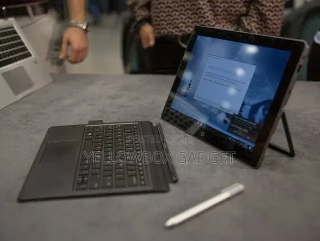 New Laptop HP Pro X2 612 G2 8GB Intel Core i5 SSD 256GB