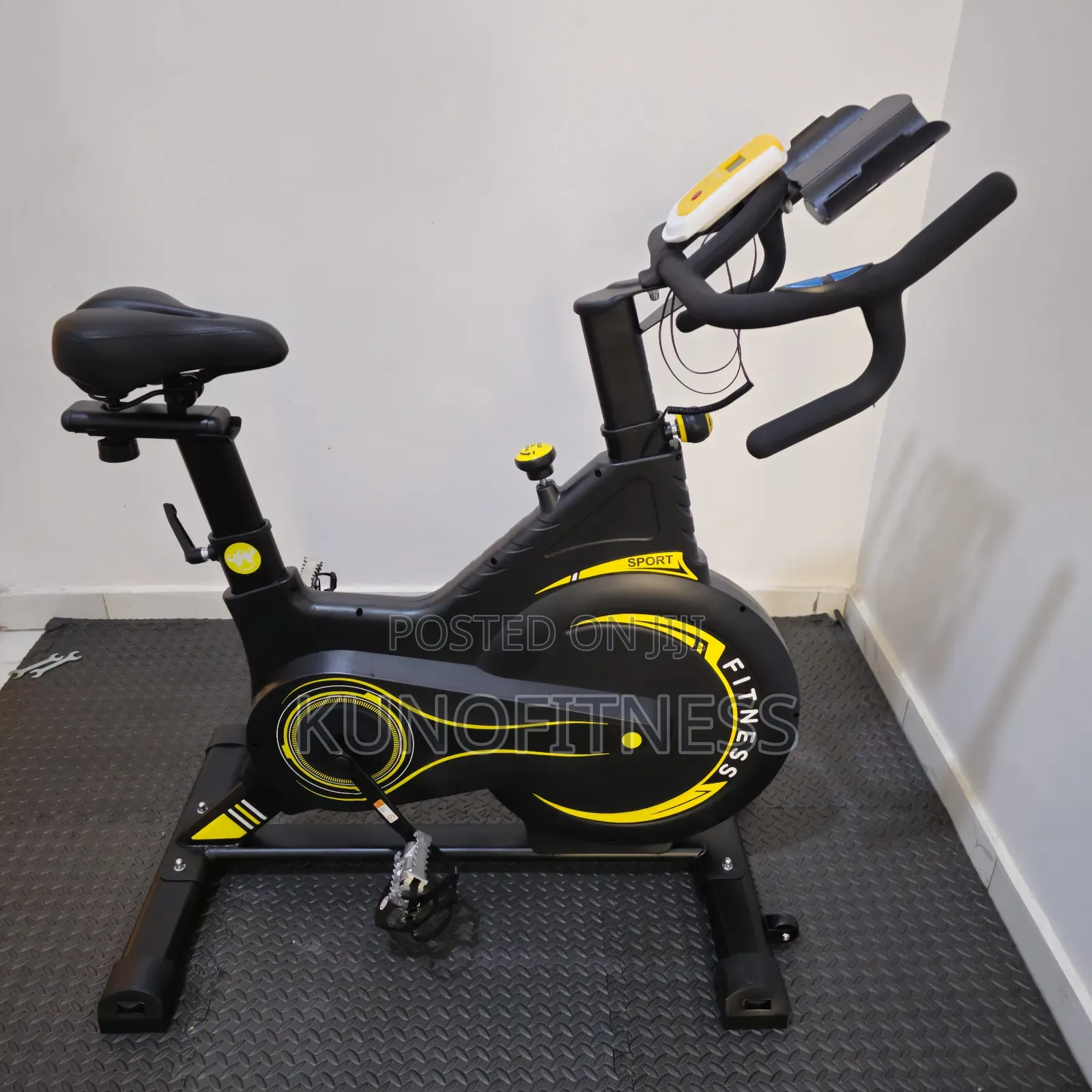 150kg Capacity Spin Bike With Magnetic Resistance
