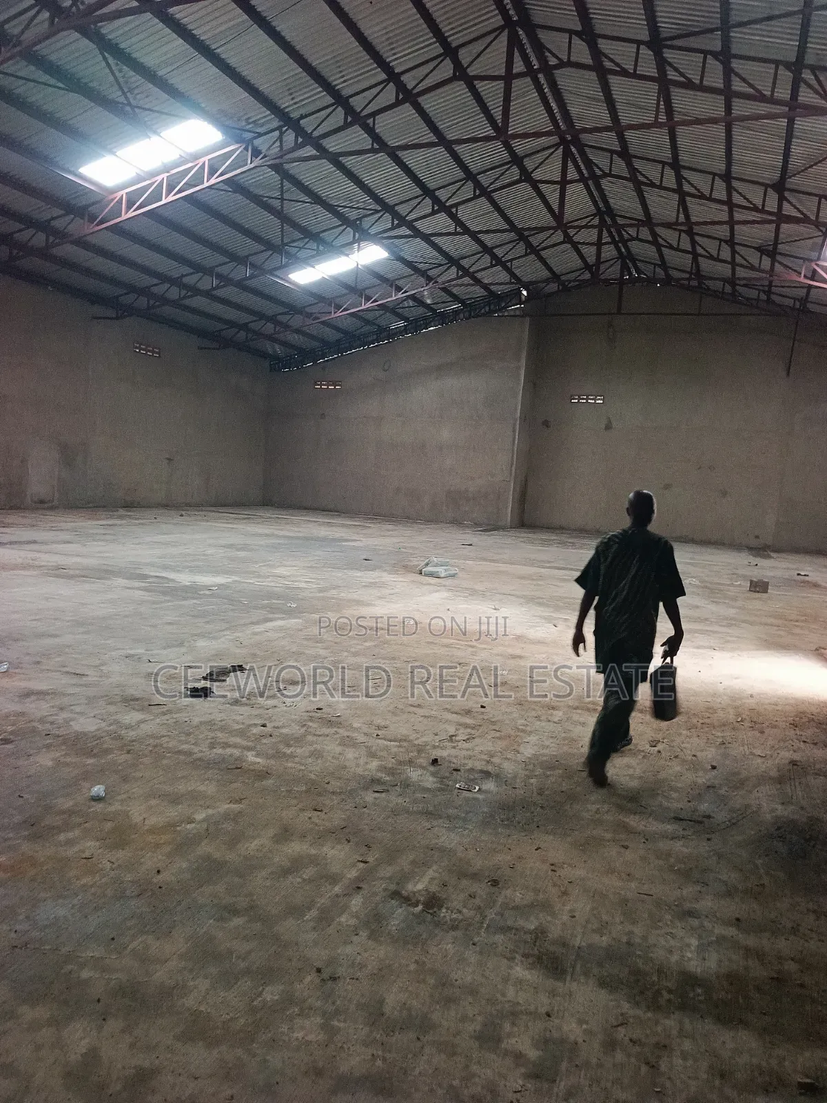 Newly Built 800sqm Warehouse at Akala Express Oluyole Extension
