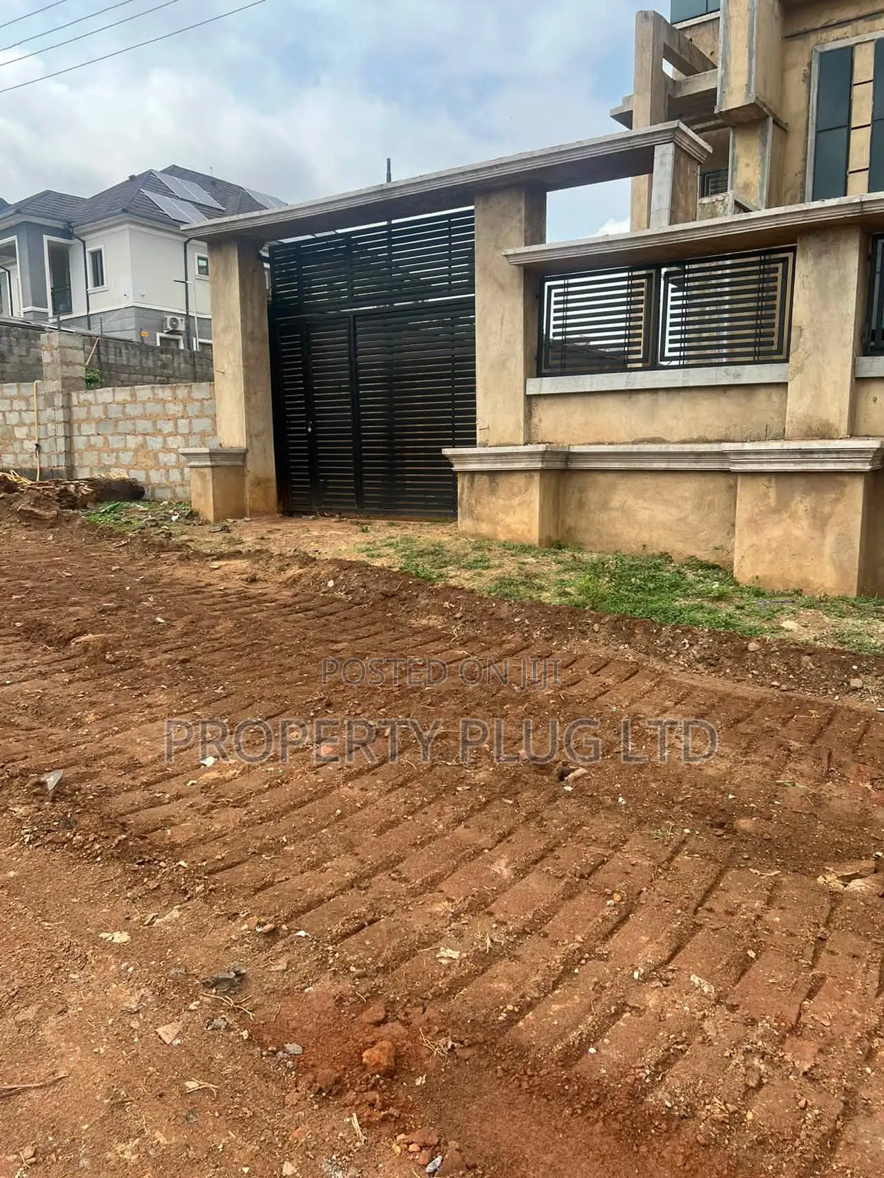 5bdrm Duplex in Zone E, Apo Resettlement for sale