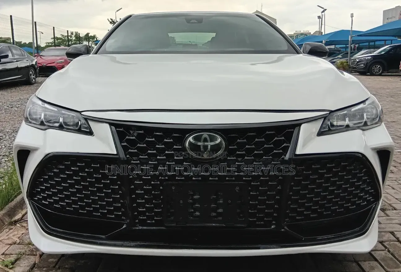 Toyota Avalon XSE Nightshade 2021 Off white