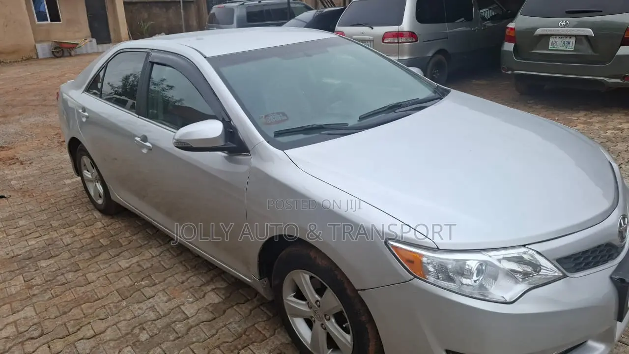 Toyota Camry SE 4dr Sedan (2.5L 4cyl 6A) 2014 Black