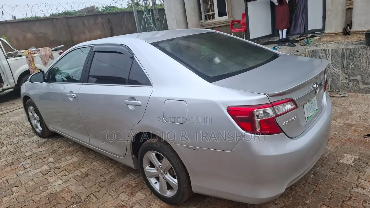 Toyota Camry SE 4dr Sedan (2.5L 4cyl 6A) 2014 Black