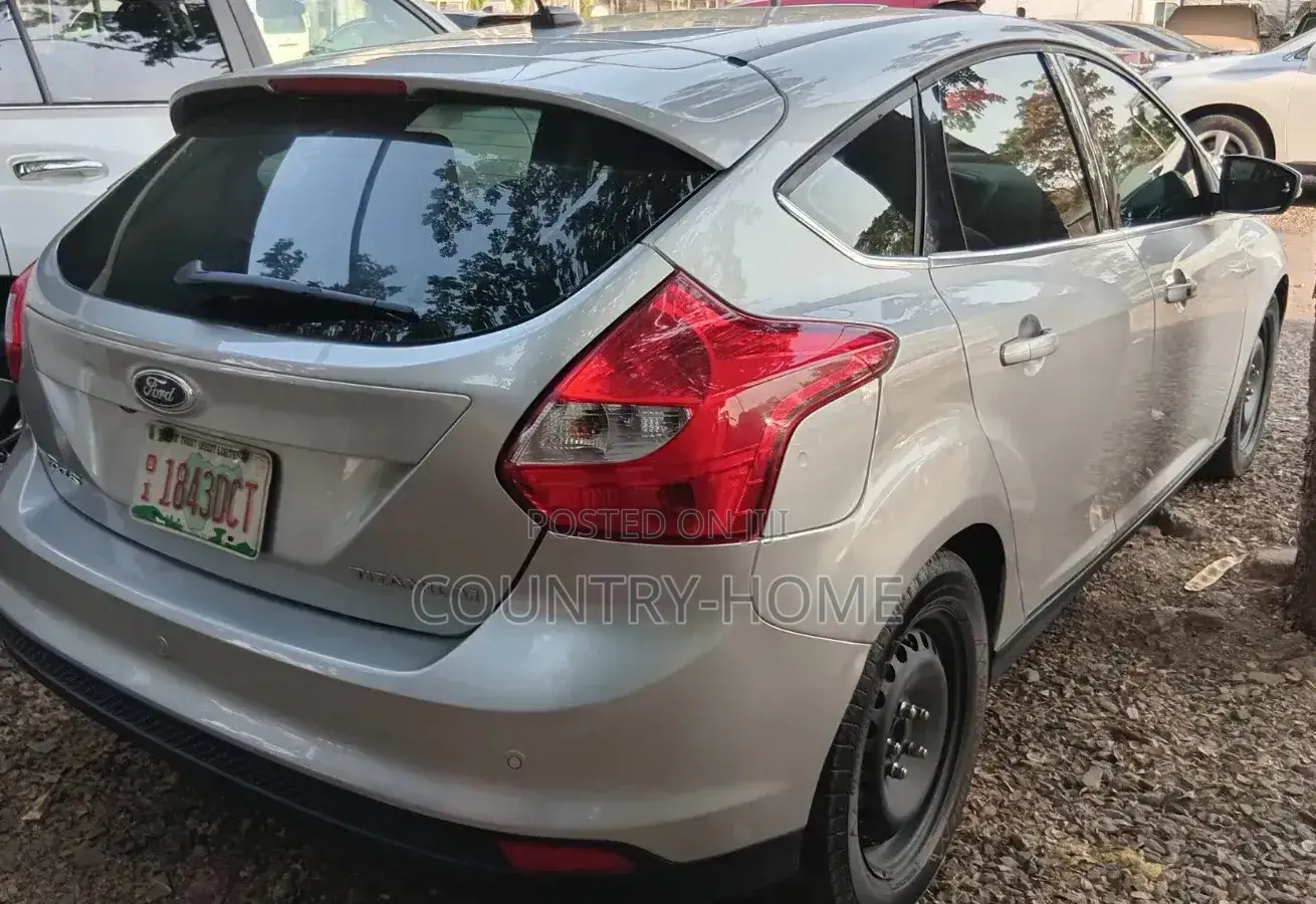 Ford Focus Titanium 5-Door 2013 Silver