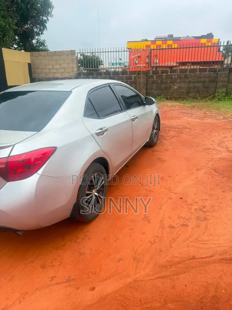 Toyota Corolla LE Eco 4dr Sedan (1.8L 4cyl CVT) 2014 Silver