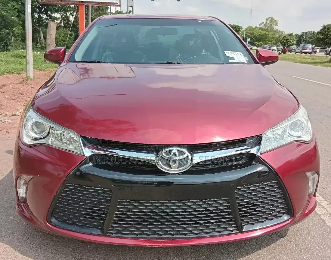 Toyota Camry SE 4dr Sedan (2.5L 4cyl 6A) 2017 Red
