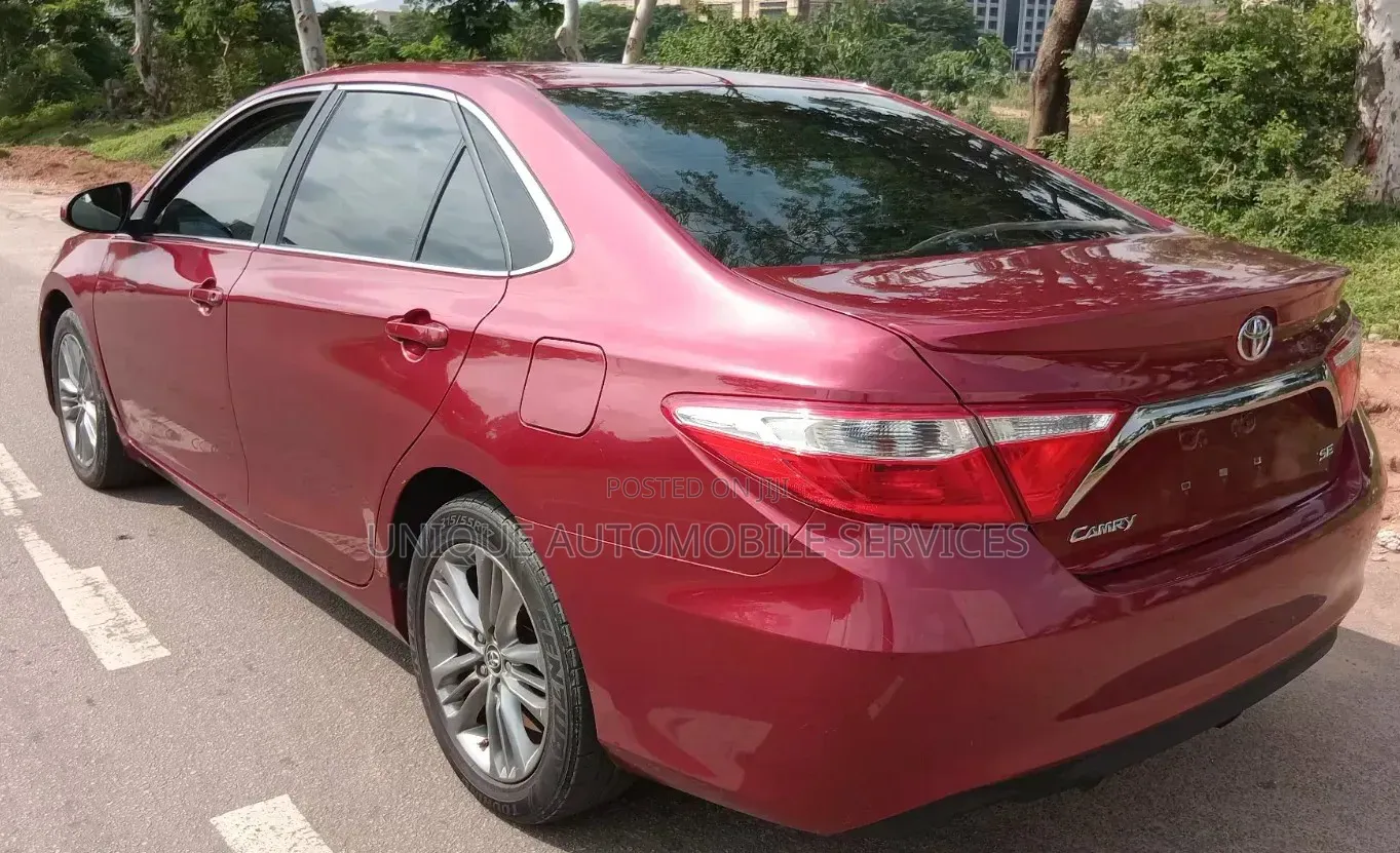 Toyota Camry SE 4dr Sedan (2.5L 4cyl 6A) 2017 Red