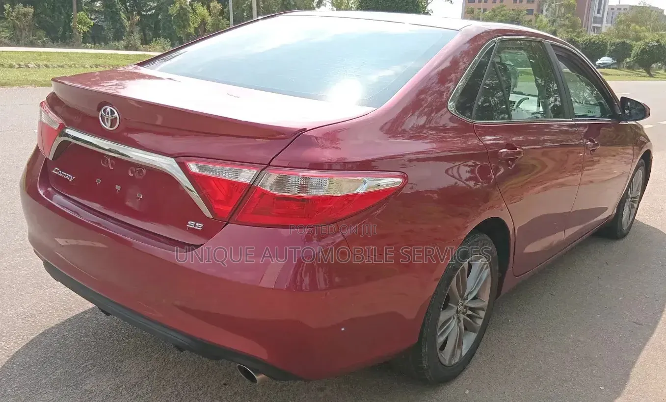 Toyota Camry SE 4dr Sedan (2.5L 4cyl 6A) 2017 Red