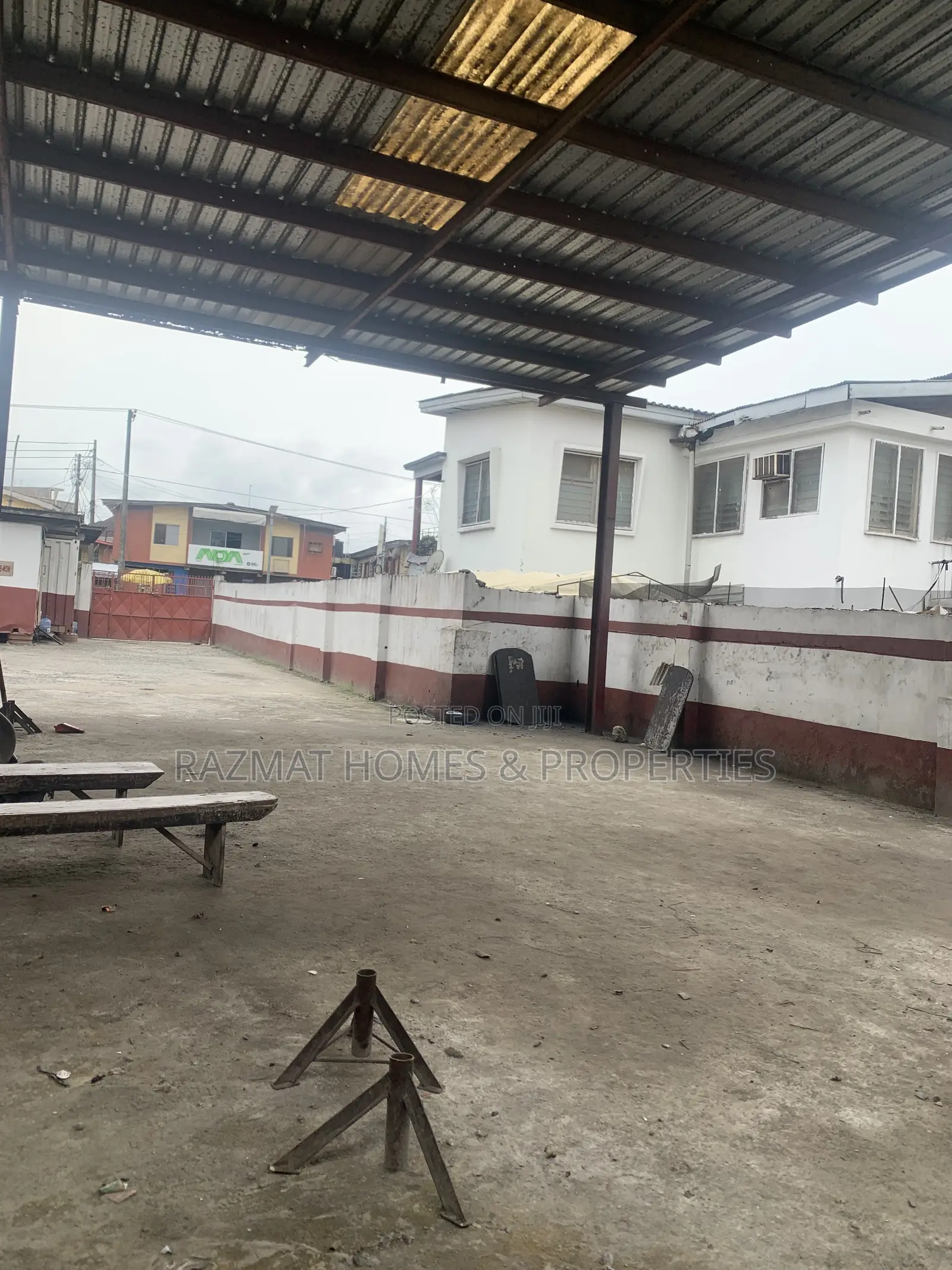 A Massive Open Space on 400sqm for Any Kind of Commercial Purpose