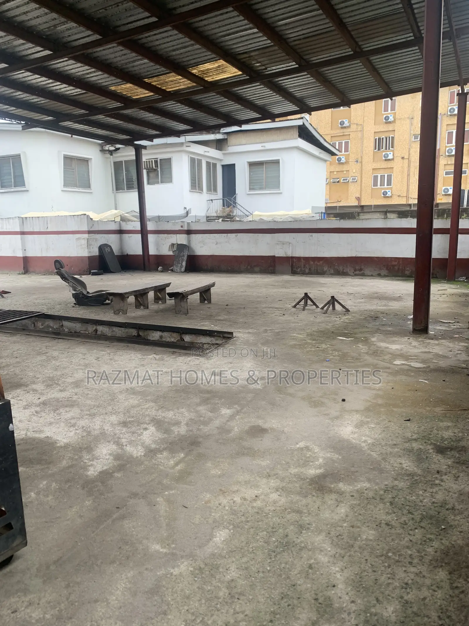 A Massive Open Space on 400sqm for Any Kind of Commercial Purpose