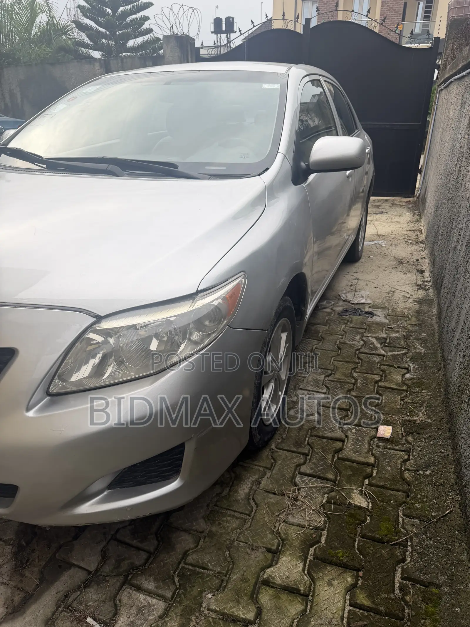 Toyota Corolla LE 4dr Sedan (1.8L 4cyl 4A) 2010 Silver