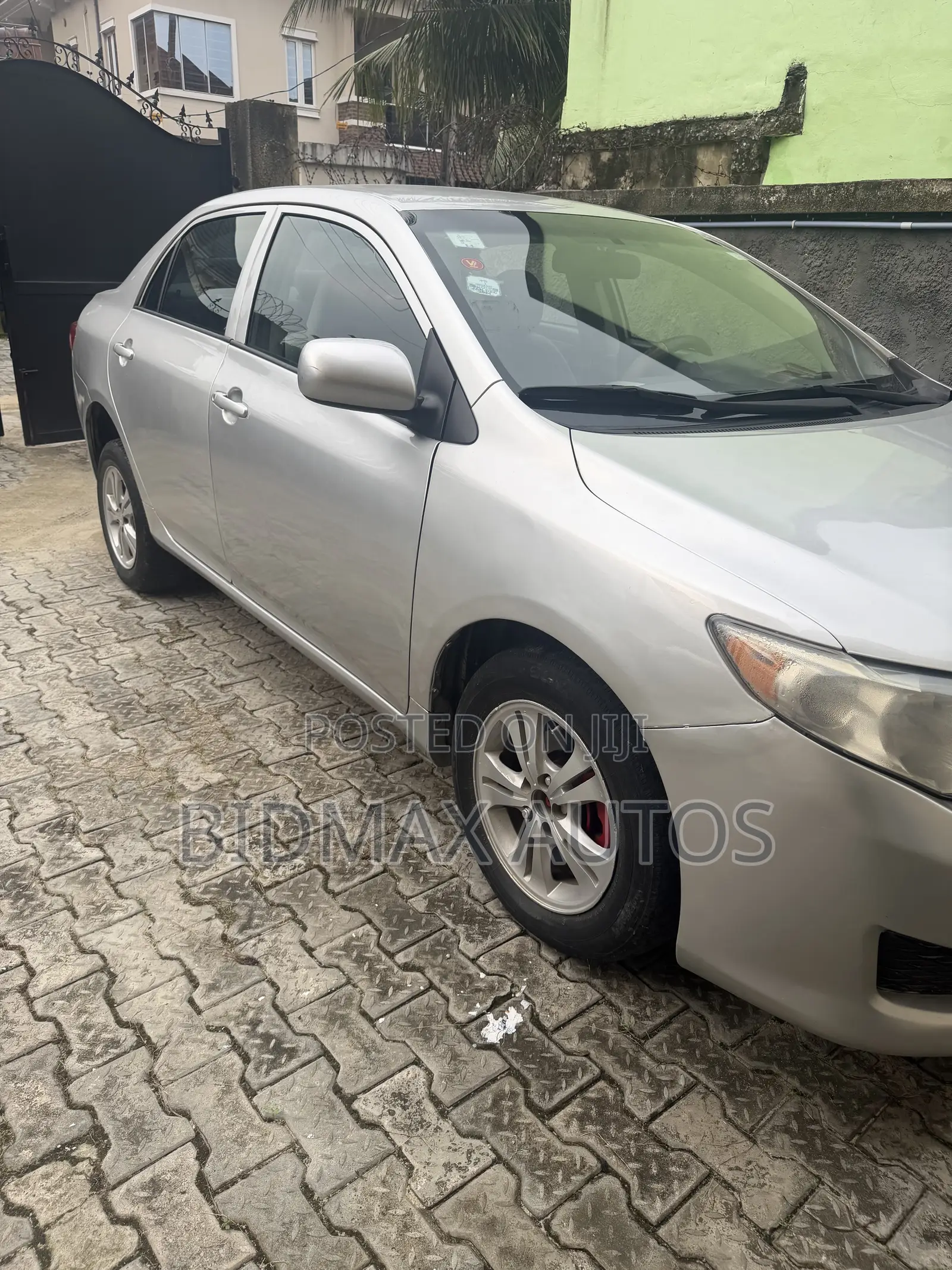 Toyota Corolla LE 4dr Sedan (1.8L 4cyl 4A) 2010 Silver