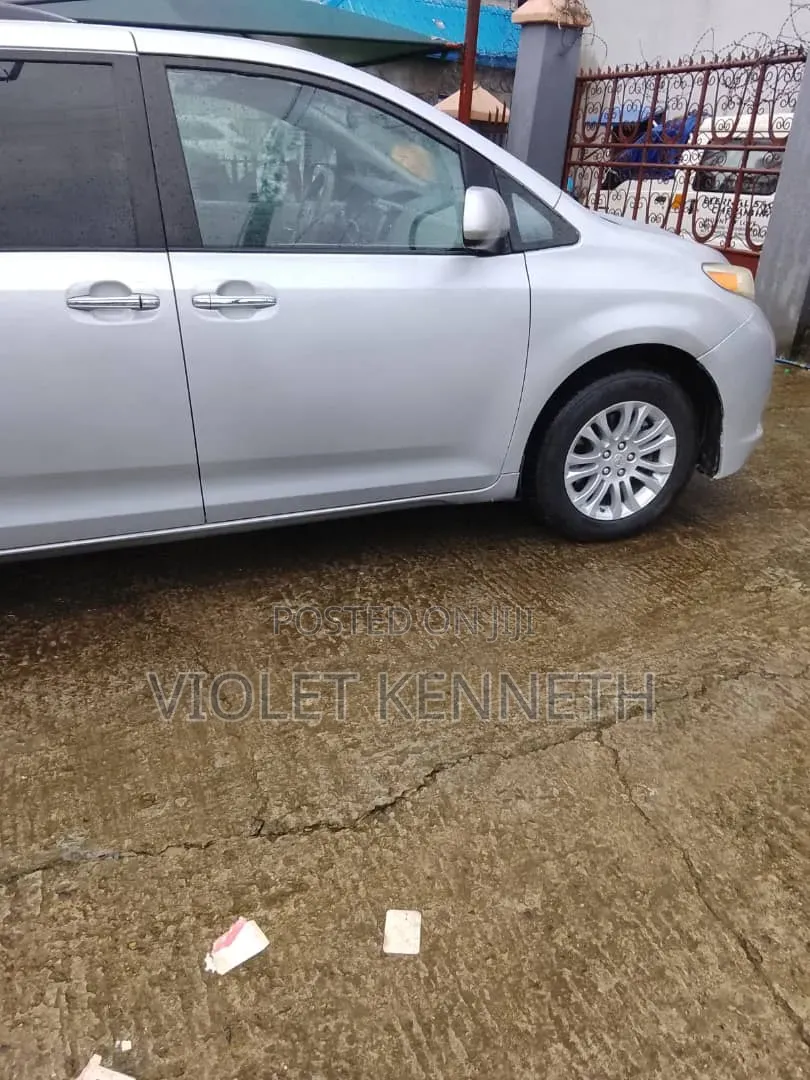 Toyota Sienna 2013 Beige
