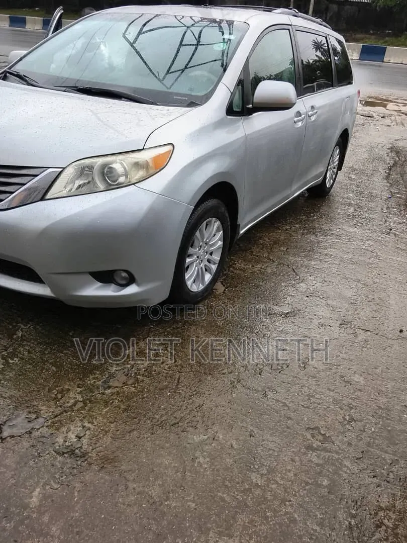 Toyota Sienna 2013 Beige
