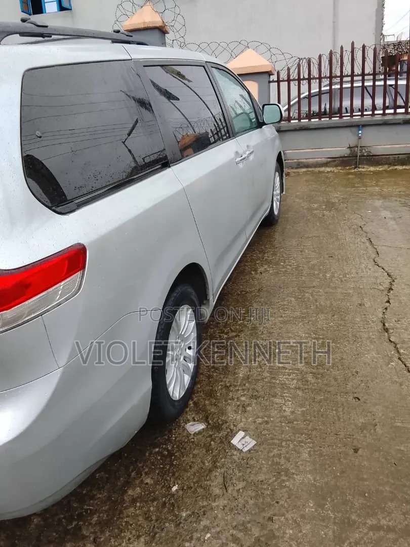 Toyota Sienna 2013 Beige