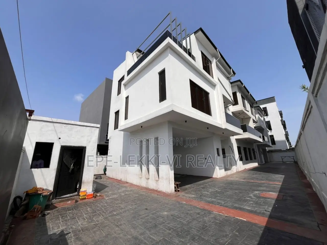 2 Wings of 5-Bedroom Duplex for Commercial Lease in Lekki Phase 1